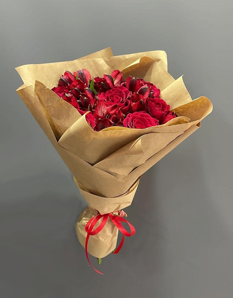 Букет цветов из: Альстромерии и Розы в Тяжинском