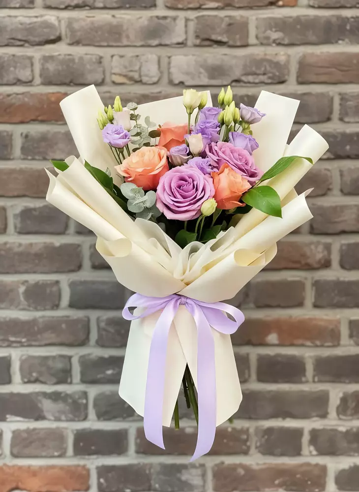 Букет цветов из: Лизиантусы и Розы в Тяжинском