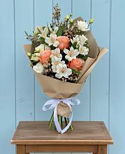 Букет цветов из:  Альстромерии, Лизиантусы, Розы и Хризантемы в Тяжинском