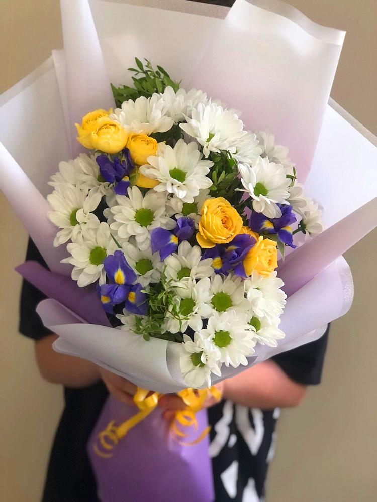 Букет цветов из: Ирисы, Хризантемы и Розы в Тяжинском