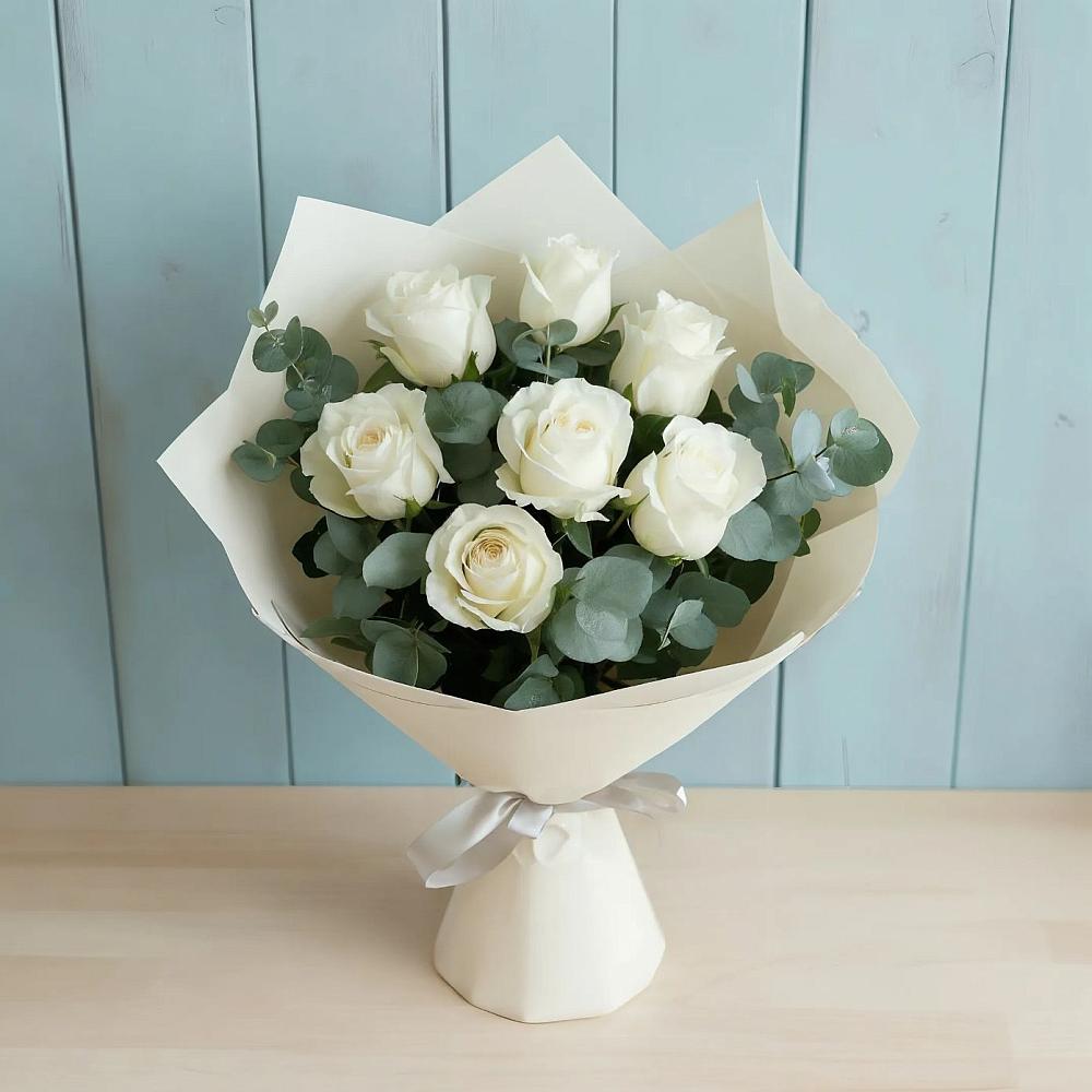 Букет Белые розы в Эвкалипте в Тяжинском