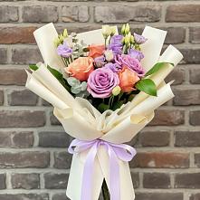 Букет цветов из:  Лизиантусы и Розы в Тяжинском