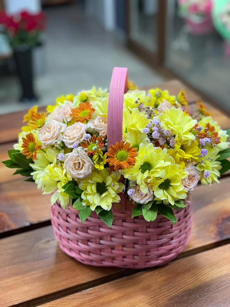 Цветочная композиция из Хризантемы и Розы в корзине в Тяжинском
