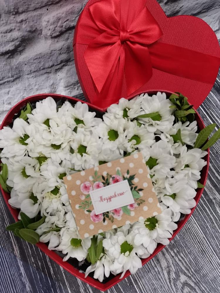 Цветочная композиция из Хризантемы в виде сердца в Тяжинском