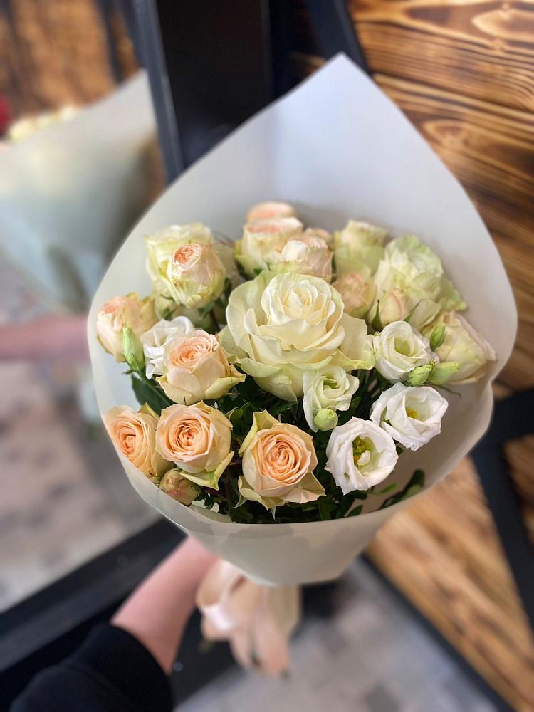 Букет цветов из: Розы и Лизиантусы в Тяжинском